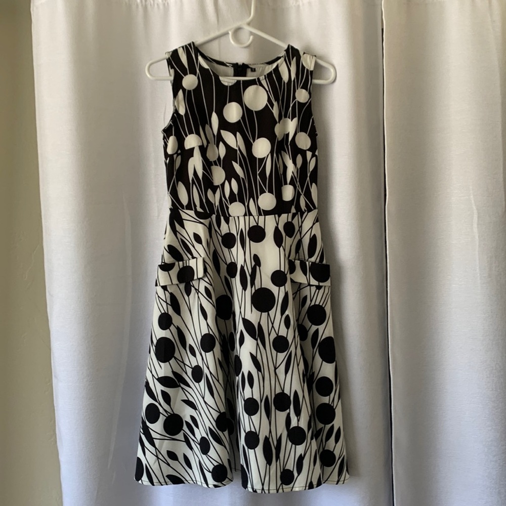 Black and white print dress with pockets